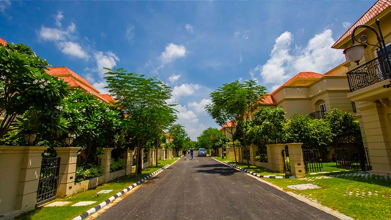 Plots in Lucknow